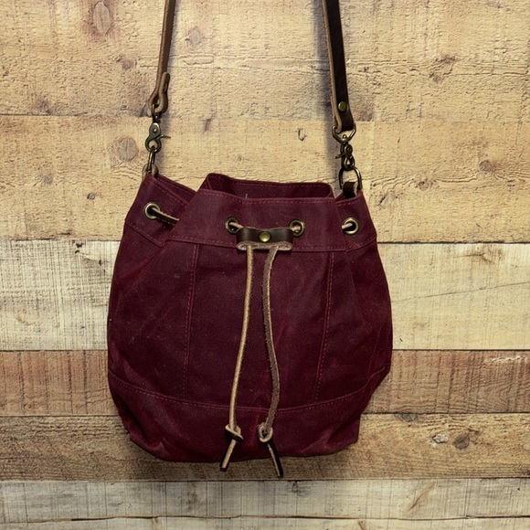 Thread and Canvas Company waxed canvas cinch top bucket bag cranberry - Picture 1 of 16